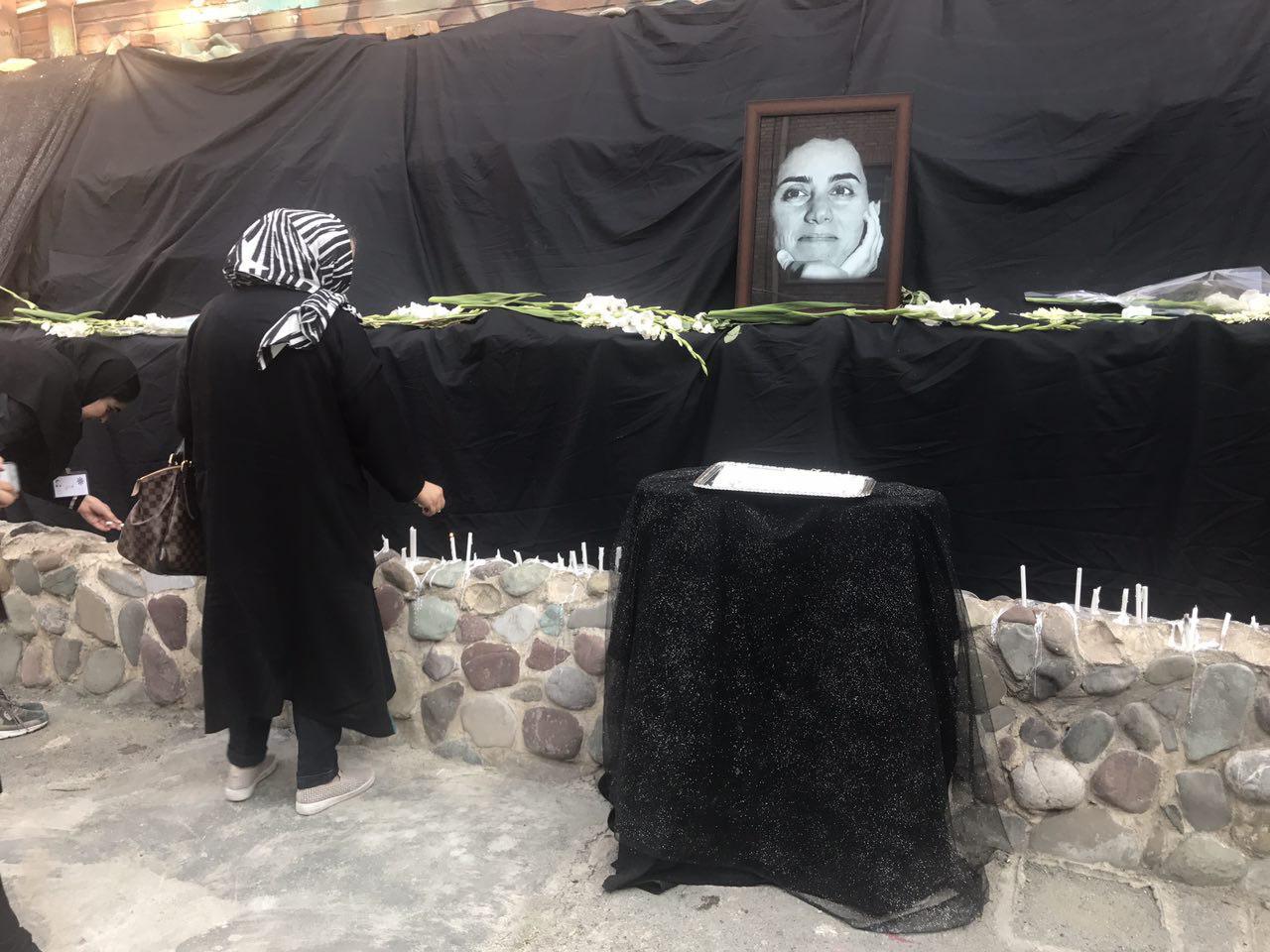 مراسم بزرگداشت مریم میرزاخانی&zwnj; در مدرسه فرزانگان