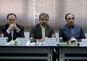لزوم خروج از حصارهای اداری و ارتباط‌ صمیمی با دانشجویان