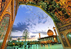 حرکت کاروان پیاده‌روی از آستان فضل بن موسی جهرم تا حرم شاهچراغ(ع)