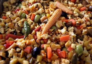 فساد مواد غذایی در تابستان/ عرضه سالاد و ترشیجات بدون بسته بندی ممنوع!