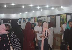 برپایی آثار نقاشی بانوی هنرمند معلول خنجی