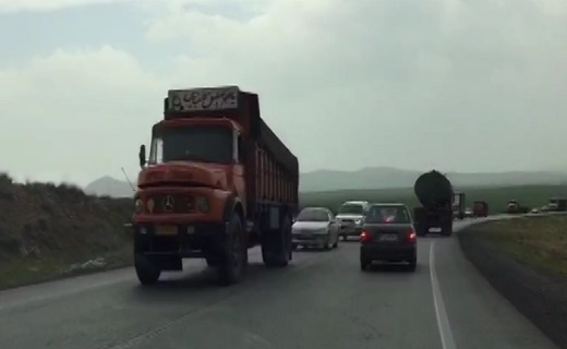 گلایه رانندگان از وضعیت جاده تپه سلام/غوطه ور شدن دیلمان در مه/سوختن جنگلهای بلوط در آتش + فیلم و تصاویر