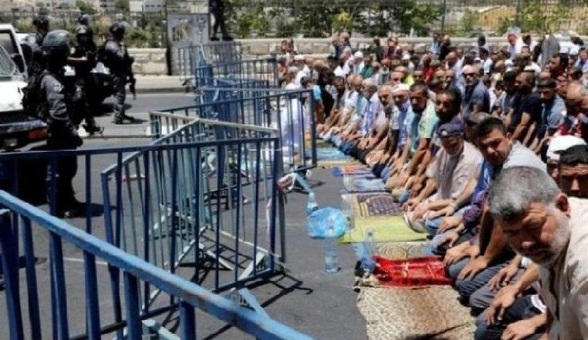 تجمع زودهنگام فلسطینی ها پشت درهای مسجد الاقصی