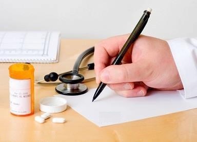 وقتی برخی منشی مطب‌ها پا در کفش پزشکان می‌کنند