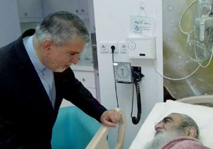 وزیر فرهنگ  از آیت الله مظاهری عیادت کرد