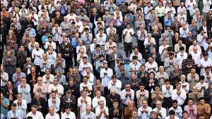 اقامه نماز عید فطر در مصلی رشت