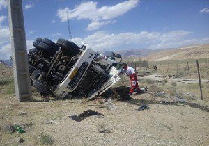 واژگونی تریلی حادثه آفرین شد