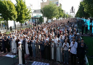 اقامه باشکوه نماز عید فطر در کرمانشاه
