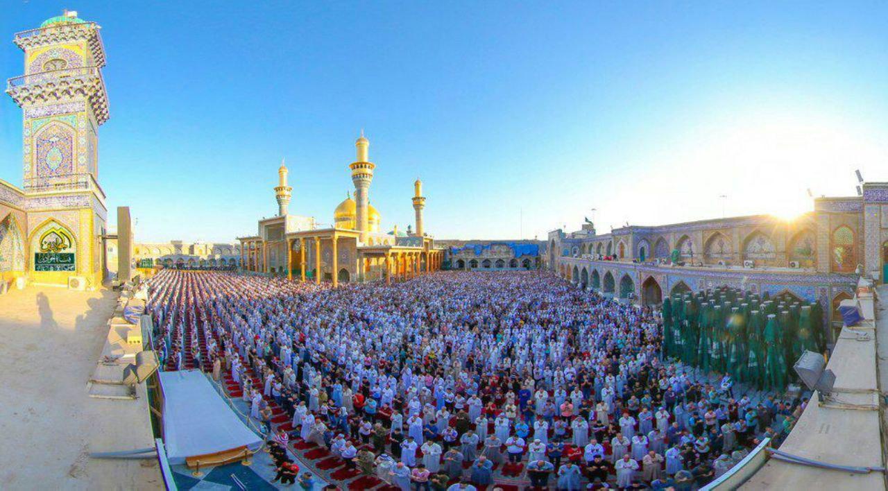 تصویری زیبا از نماز عید فطر در حرم امام کاظم(ع) و امام جواد(ع)