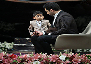 آواز خواندن امیر عباس کودک معروف مازندرانی در برنامه ماه عسل + فیلم
