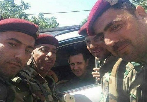 بشار اسد با خودروی شخصی به دیدار مجروحان سوری رفت +فیلم بشار اسد با خودروی شخصی به دیدار مجروحان سوری رفت +فیلم
