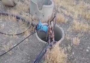 وضعیت غیر بهداشتی چاه آب روستای «رجعین» + فیلم