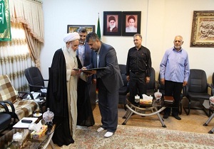 اهدای مدال طلای قهرمان کرمانشاهی او-اسپرت به رهبر انقلاب