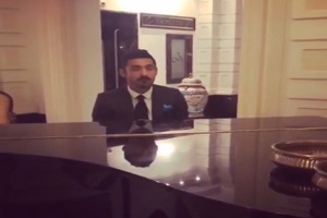 پیانو زدن قوچان نژاد مهاجم تيم ملي فوتبال ايران + فیلم