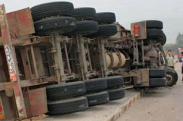 فاجعه&zwnj;ای که پس از واژگون شدن کامیون اتفاق افتاد