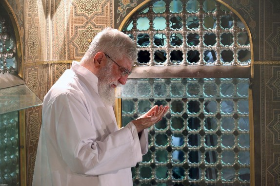 مضجع شریف امام رضا(ع) غبار روبی شد