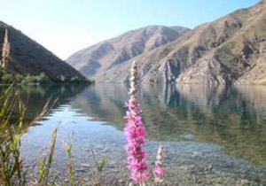 پاکسازی دریاچه گهر دورود از زباله