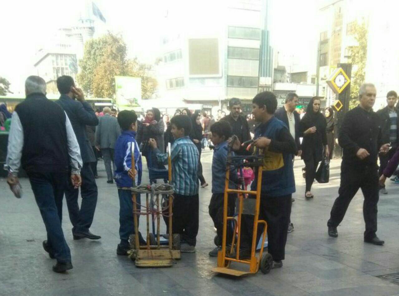 مجوزهای غیرقانونی حمل بار، در دست کودکان کار/ سریال دنباله دار سوء استفاده از کودکان در مشاغل سخت