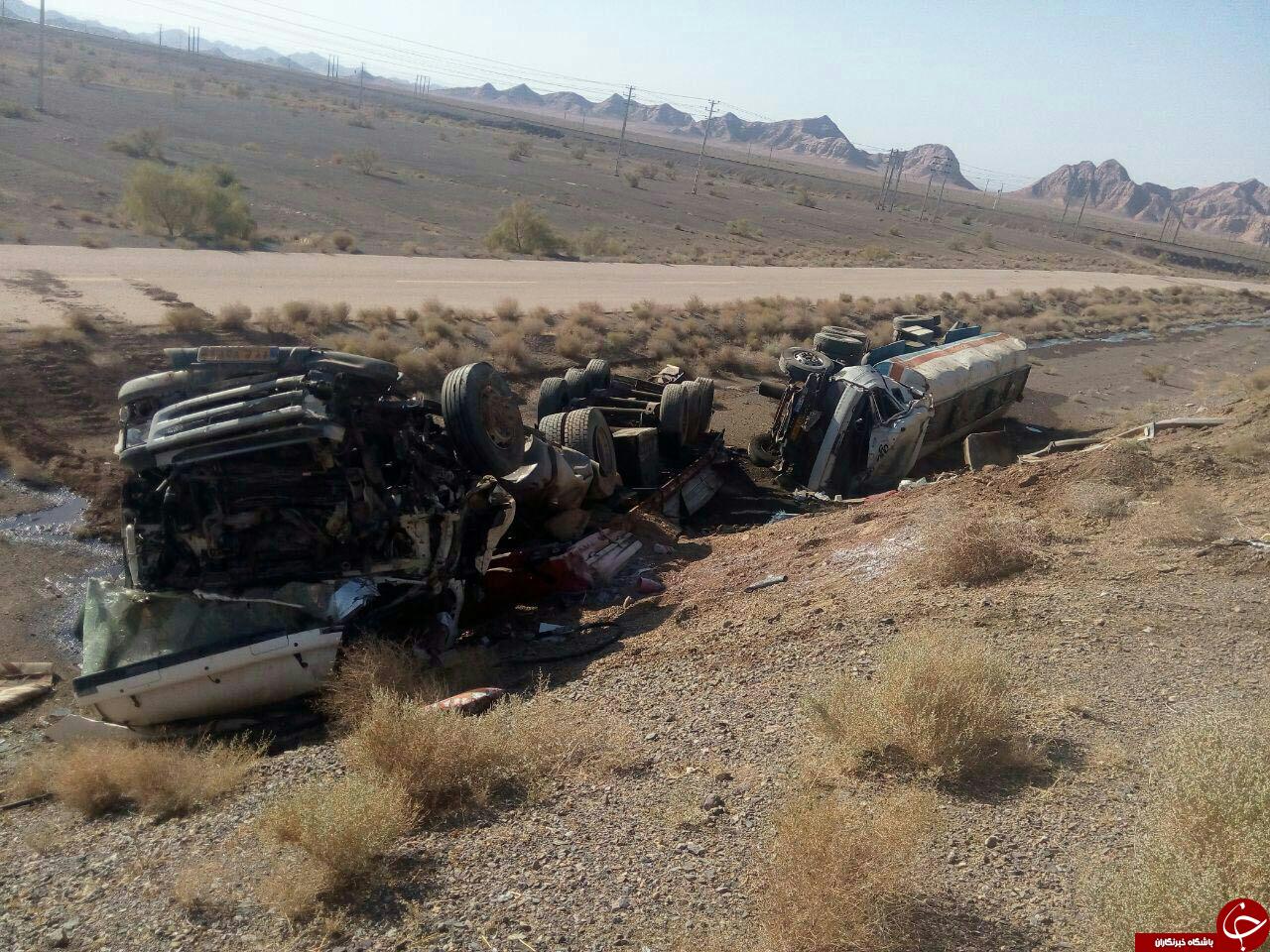 واژگونی دودستگاه تریلر حادثه ساز شد+تصویر