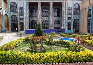 کاشی کاری های تکیه معاون الملک ویژگی منحصر به فردی دارد