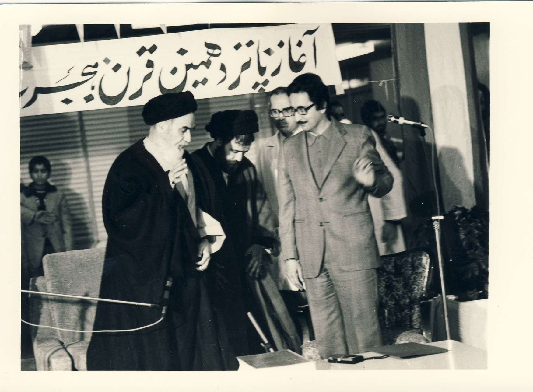 قسم یاد کردن دروغ ابوالحسن بنی&zwnj;صدر در مراسم تنفیذ ریاست جمهوری+ فیلم