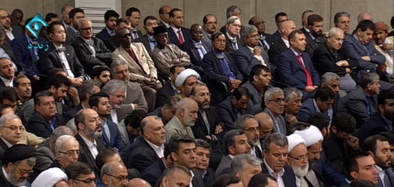 از هم&zwnj;نشینی میهمانان بدون توجه به رنگ سیاسی تا حرف&zwnj;های درگوشی ولایتی و ناطق&zwnj;نوری