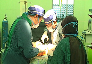 خروج توده ۱۰ کیلویی از شکم خانم ۵۴ ساله