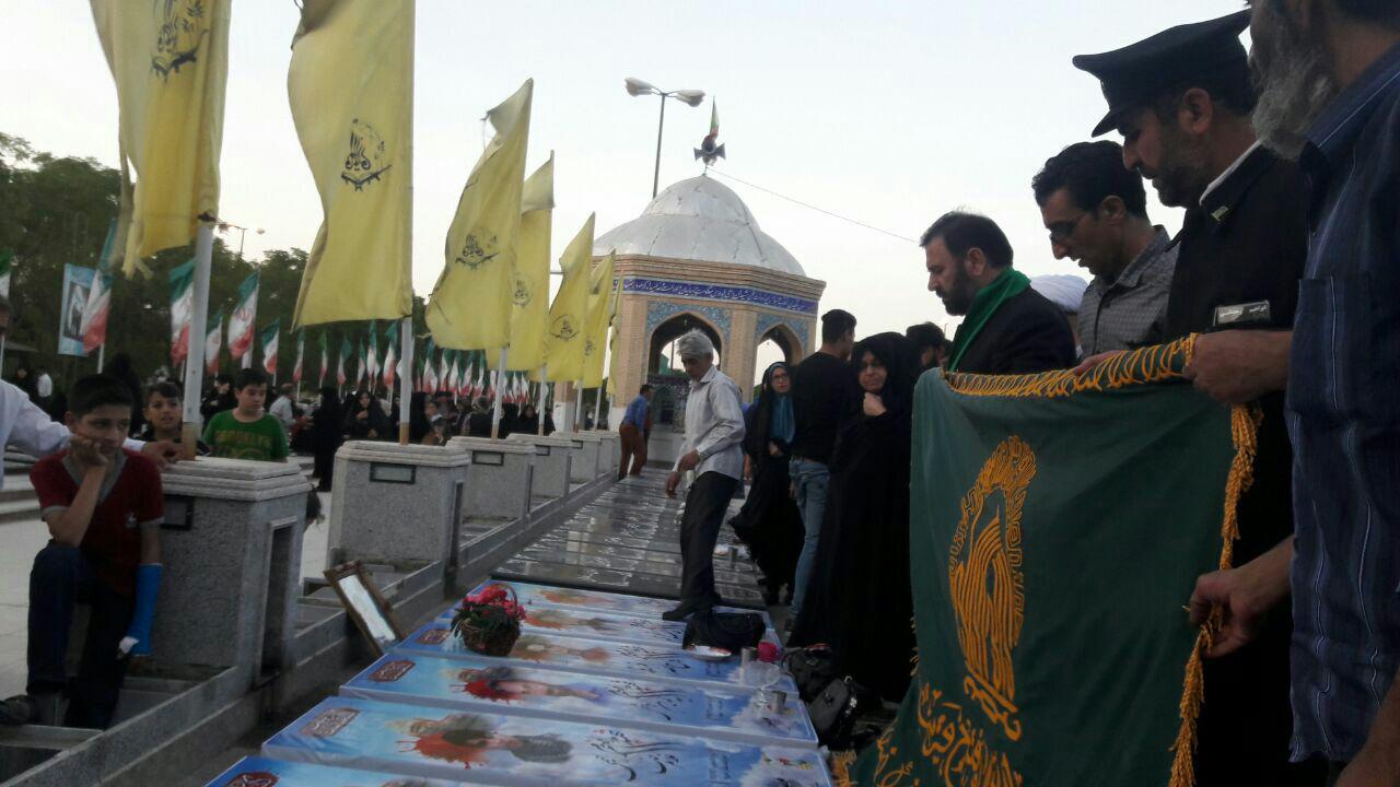 گلزار شهدای کاشان میزبان خدام حرم رضوی شد