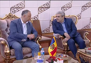 هل دادن دسته جمعی قطار برای بیرون کشیدن پای مسافر از بین مترو و سکو/ آتش گرفتن برج مشعل دبی/ پخت کیک یک تنی در مشهد/ نجات دختر جوان از خودکشی + فیلم