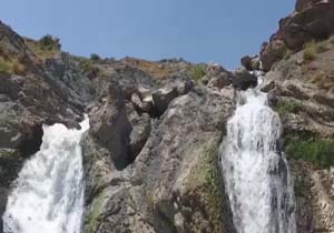 نمایی از آبشار مرتفع و بی‌نظیر «سوله دوکل» در دالانپر + فیلم