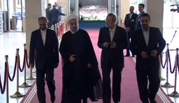 رئیس جمهور با مشایعت لاریجانی به مراسم تحلیف وارد شد