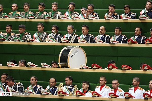 گروه مارش مستقر در مجلس آماده شروع مراسم تحلیف +عکس