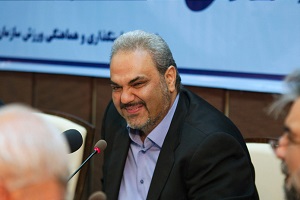 جارو به دست شدن "خیابانی" در خیابان‌های تبریز +تصاویر