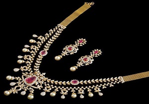 خرید و فروش جواهرات و طلاهای نگین&zwnj;دار چگونه است؟