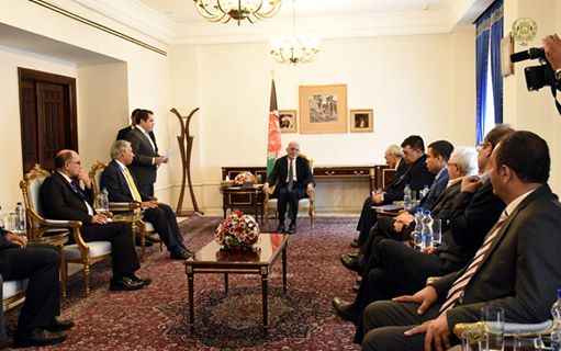 تاجران خواستار حل مشکلات گمرکی در منطقه مرزی پل ابریشم ولایت نیمروز شدند
