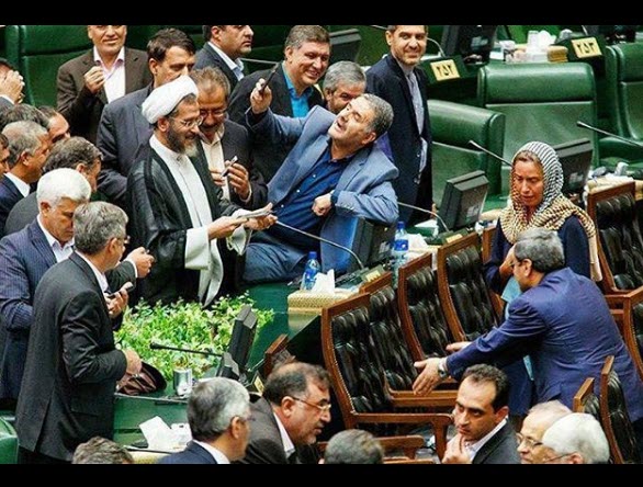 عذرخواهی نماینده ای که با موگرینی سلفی گرفت+عکس