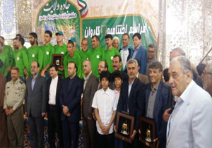 تجلیل از مدیر کل ورزش استان در جشنواره رضوی