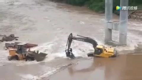 تعجب رشیدپور از علاقه نمایندگان مجلس به عکس گرفتن با موگرینی/ زیر گرفتن یک دانش آموز توسط سرویس مدرسه/ حمله ارتش سوریه به ادوات نظامی داعش + فیلم و صوت