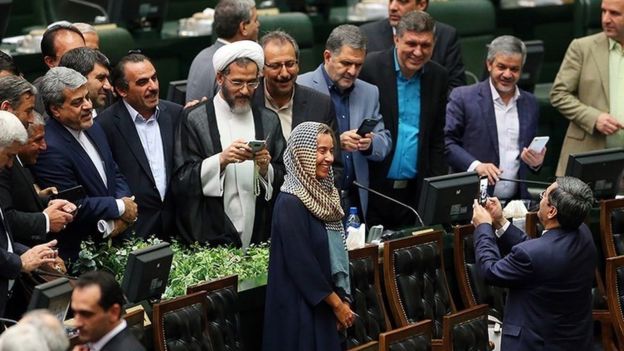 تعجب رشیدپور از علاقه نمایندگان مجلس به عکس گرفتن با موگرینی/ زیر گرفتن یک دانش آموز توسط سرویس مدرسه/ حمله ارتش سوریه به ادوات نظامی داعش + فیلم و صوت