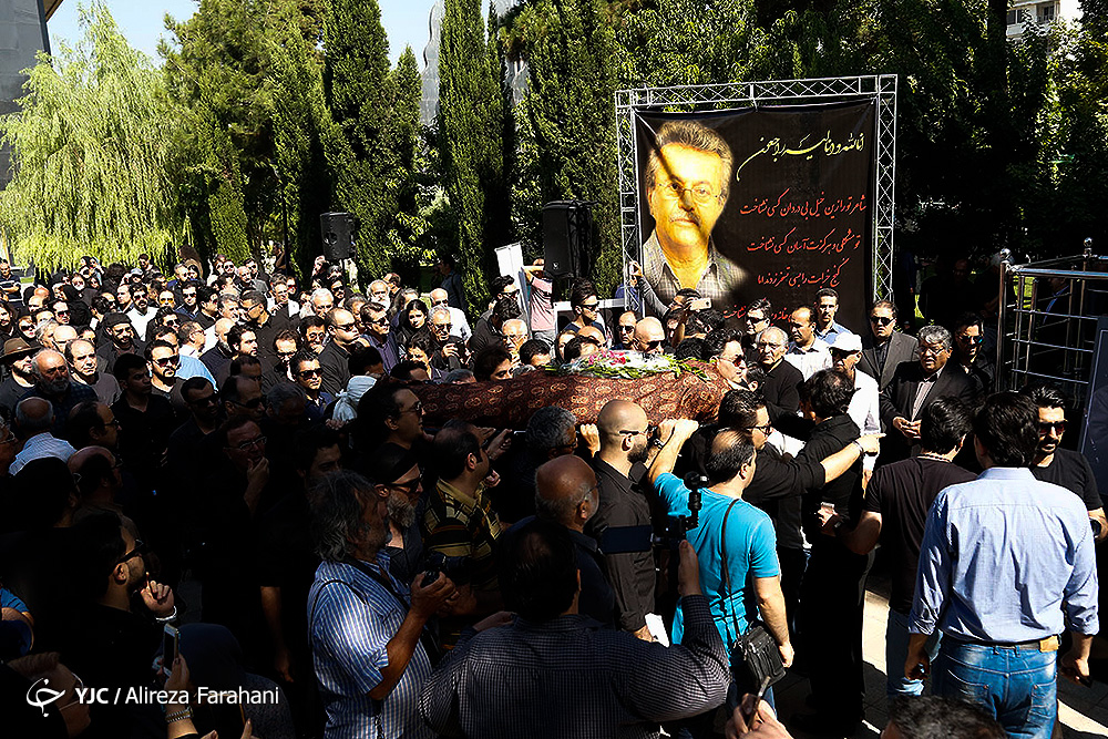 پیکر ناصر فرهودی در قطعه هنرمندان آرام گرفت/ شهرام ناظری و محمد اصفهانی هم برای وداع آمدند