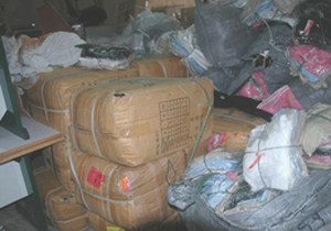 محموله 800ميليون ريالی پوشاك قاچاق در شاهين شهر متوقف شد