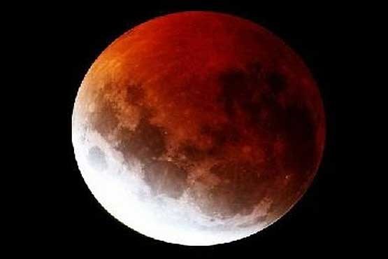تصویر جالبی از ماه گرفتگی شب گذشته 16 مرداد 96