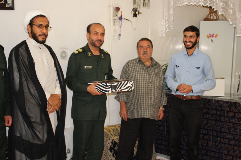 حضور پرسنل سپاه بهار در منزل خبرنگار باشگاه خبرنگاران