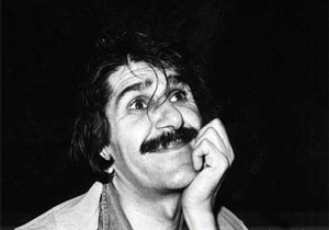 هنرمندی که هنرش را با شعر تلفیق کرد + فیلم