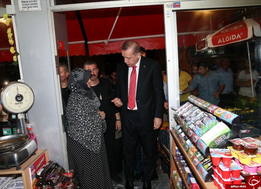 خرید اردوغان از بقالی زادگاهش +عکس خرید اردوغان از بقالی زادگاهش +عکس