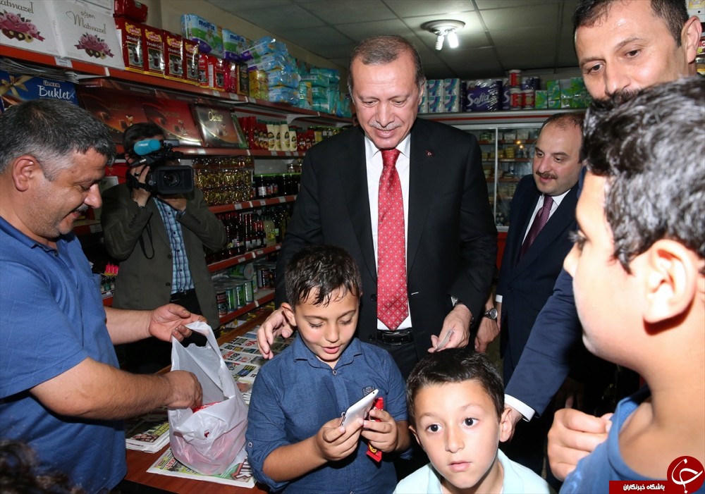 خرید اردوغان از بقالی زادگاهش +عکس خرید اردوغان از بقالی زادگاهش +عکس