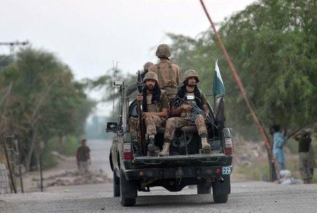 کشته شدن ۴ سرباز پاکستان در یک حمله انتحاری