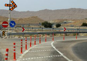 نصب تابلو علائم ایمنی در جاده های گراش