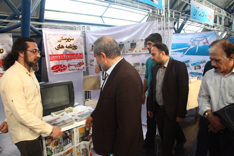 حضور معاون سیاسی استاندار در نمایشگاه مطبوعات و آیین گرامیداشت روز خبرنگار+تصویر