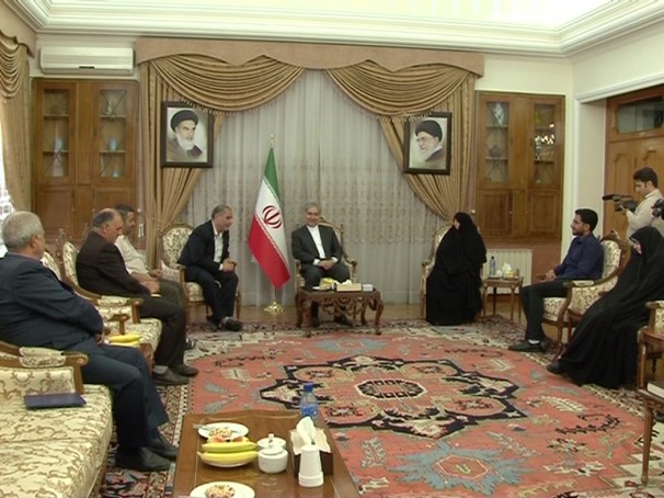 دیدار خانواده شهید تهرانی مقدم با استاندار آذربایجان شرقی